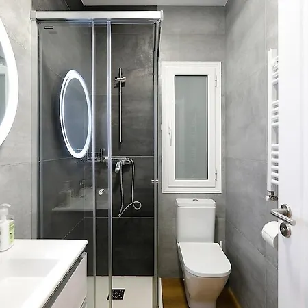 Con Parking A 15 De La Playa * Сан-Себастьян