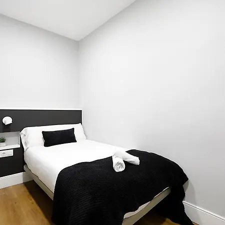 Con Parking A 15 De La Playa * Сан-Себастьян