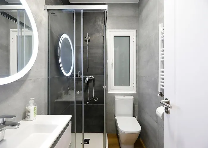 Con Parking A 15 De La Playa * سان سيباستيان