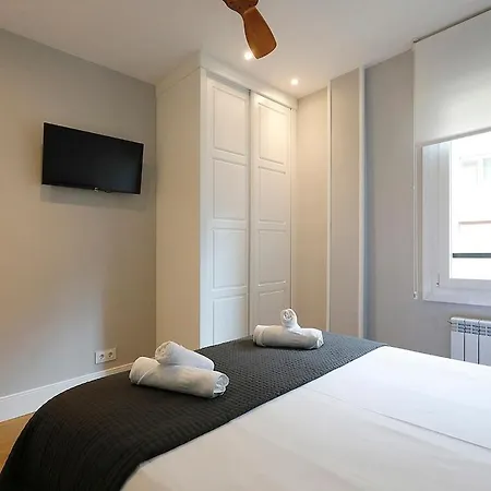 Con Parking A 15 De La Playa Сан-Себастьян